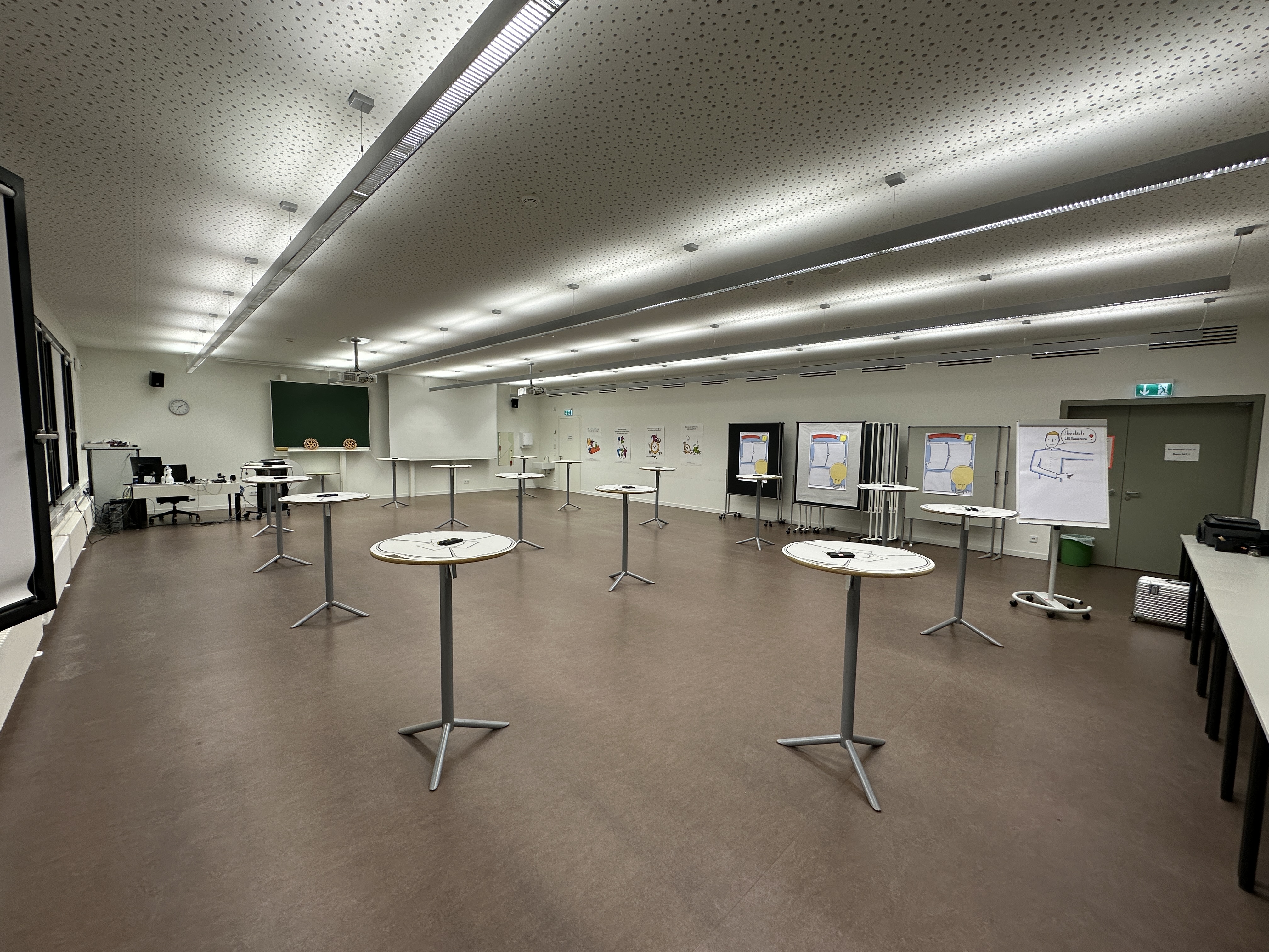 Vor dem World Café bei Rotary